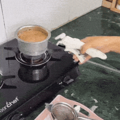 Detachable handle fits any pan kadai bowl